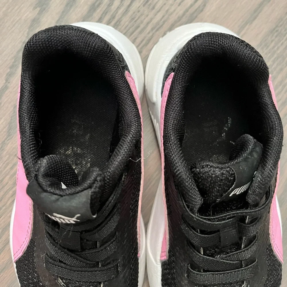 Girls Puma Shoes - Picture 4 of 7